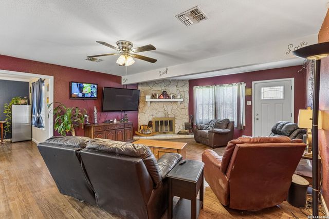 600 Winburn Ave, Schertz, TX 78154
