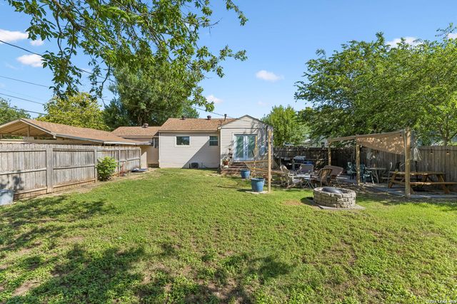600 Winburn Ave, Schertz, TX 78154
