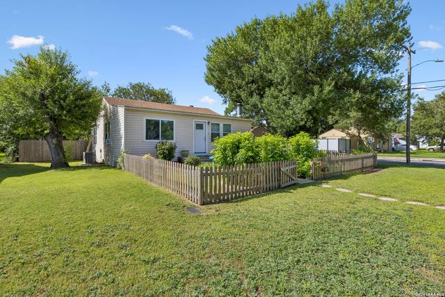600 Winburn Ave, Schertz, TX 78154