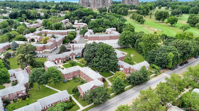 263-53 74th Avenue 90E31, Glen Oaks, NY 11004
