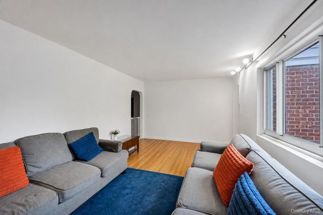 263-53 74th Avenue 90E31, Glen Oaks, NY 11004