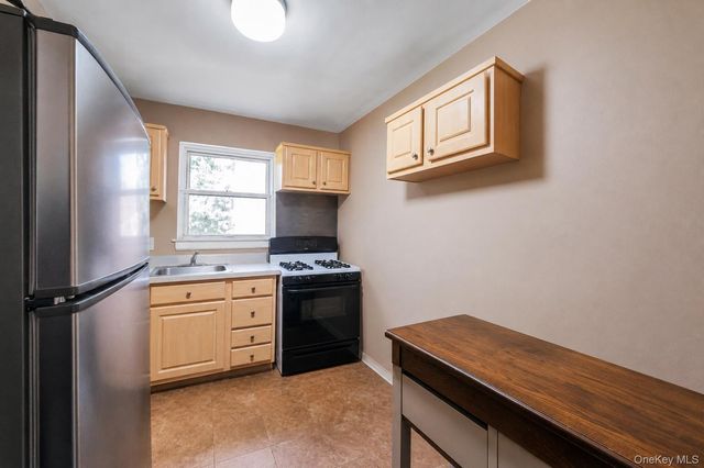 263-53 74th Avenue 90E31, Glen Oaks, NY 11004