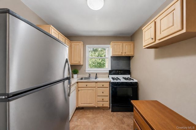 263-53 74th Avenue 90E31, Glen Oaks, NY 11004