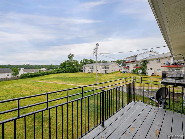 211 Summit Ridge D, White Lake, MI 48386