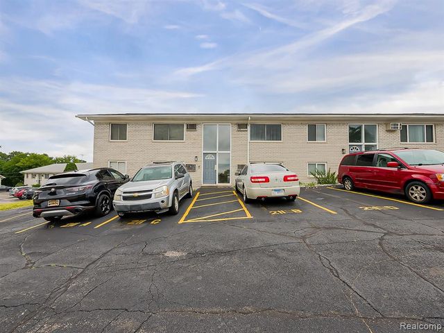 211 Summit Ridge D, White Lake, MI 48386