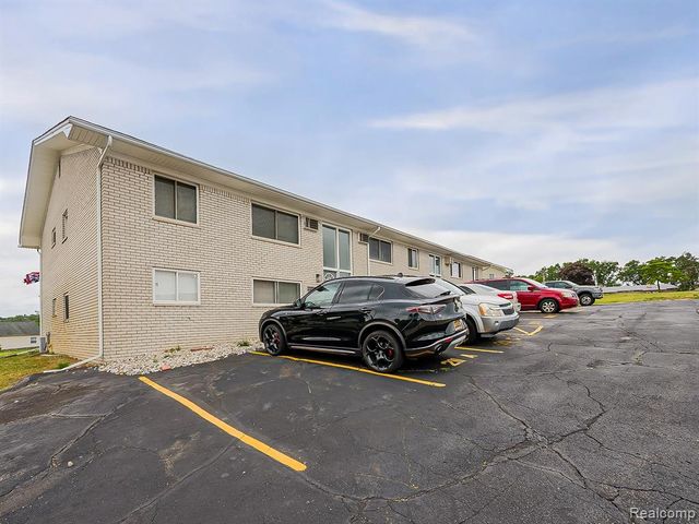 211 Summit Ridge D, White Lake, MI 48386