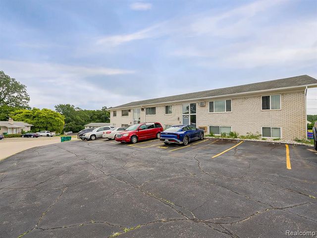 211 Summit Ridge D, White Lake, MI 48386