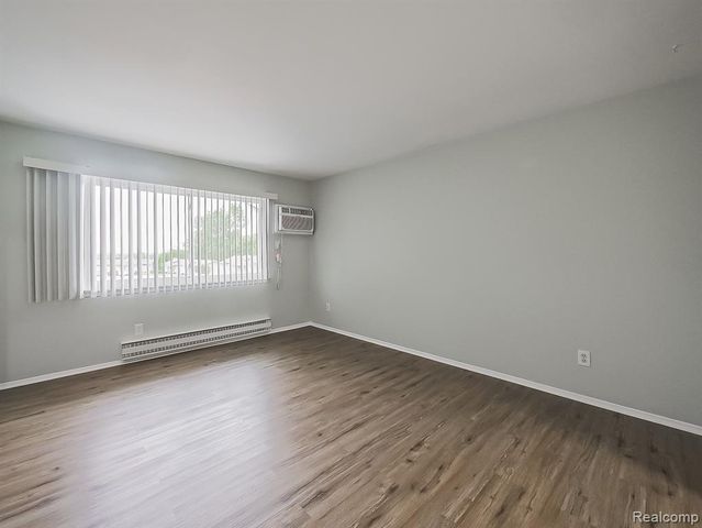 211 Summit Ridge D, White Lake, MI 48386
