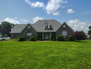 256 Froedge Dr, Lafayette, TN 37083