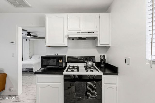 1484 N Rose Street, Burbank, CA 91505