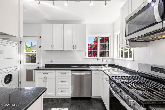 1484 N Rose Street, Burbank, CA 91505