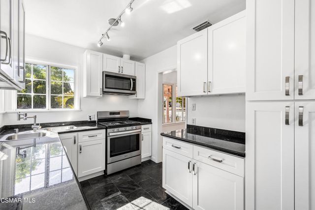 1484 N Rose Street, Burbank, CA 91505