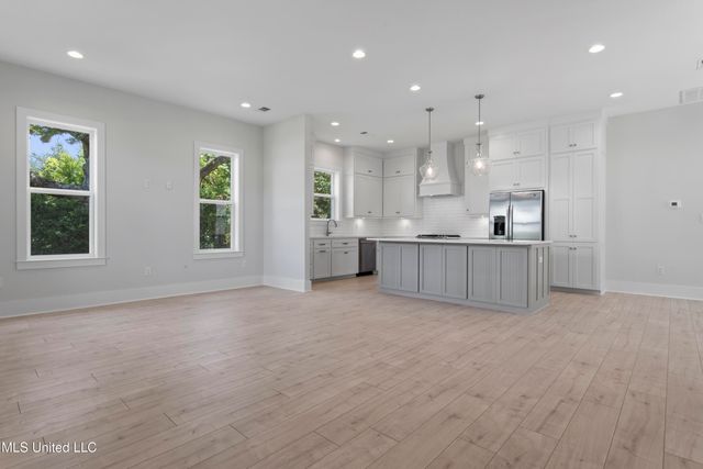 271 Porter Oak Lane, Ocean Springs, MS 39564