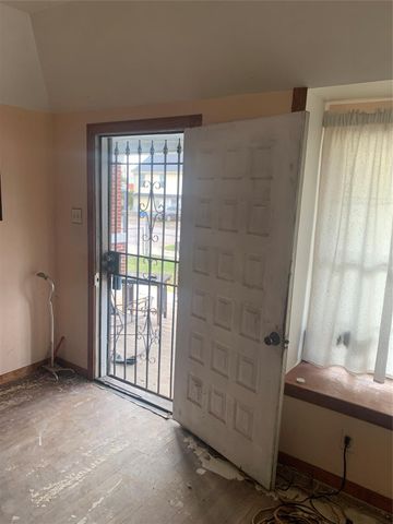 5001 Sherman Street, Houston, TX 77011