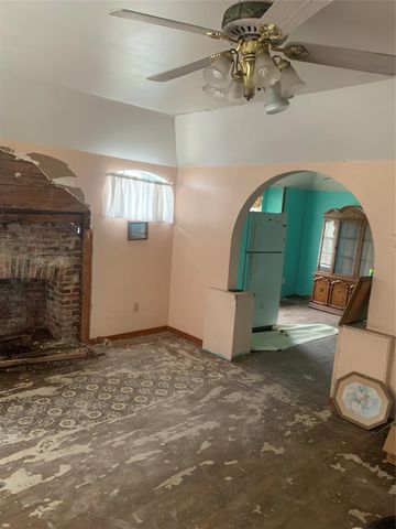 5001 Sherman Street, Houston, TX 77011