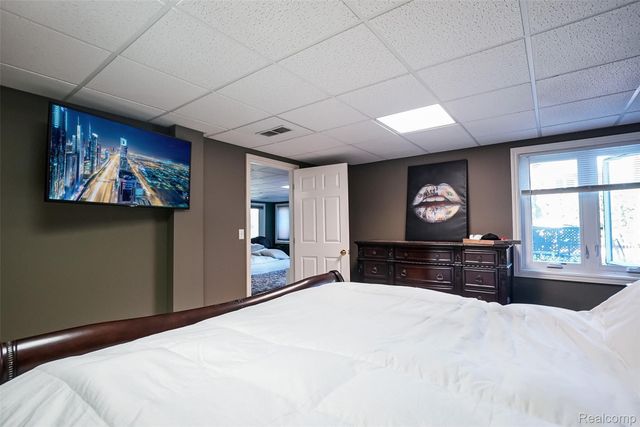 54182 Queensborough Drive, Shelby Charter Township, MI 48315
