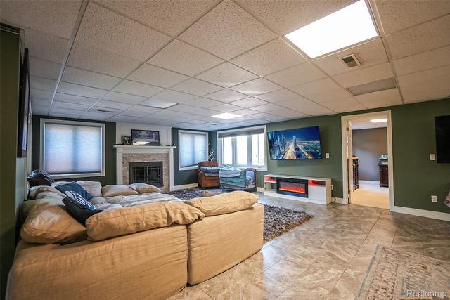 54182 Queensborough Drive, Shelby Charter Township, MI 48315