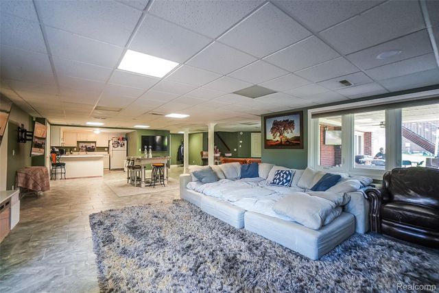 54182 Queensborough Drive, Shelby Charter Township, MI 48315