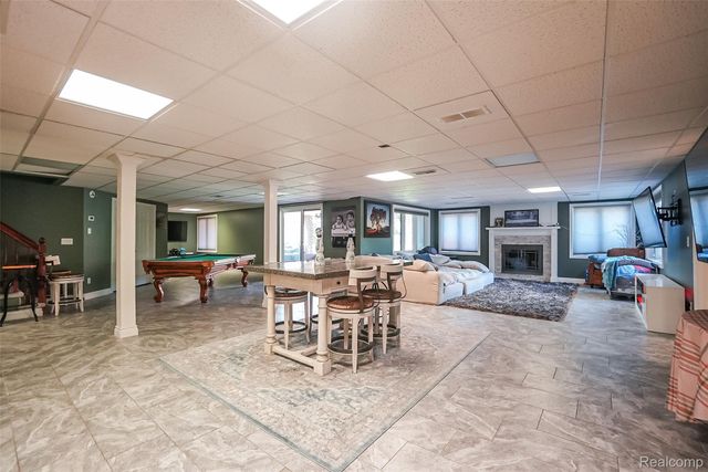 54182 Queensborough Drive, Shelby Charter Township, MI 48315