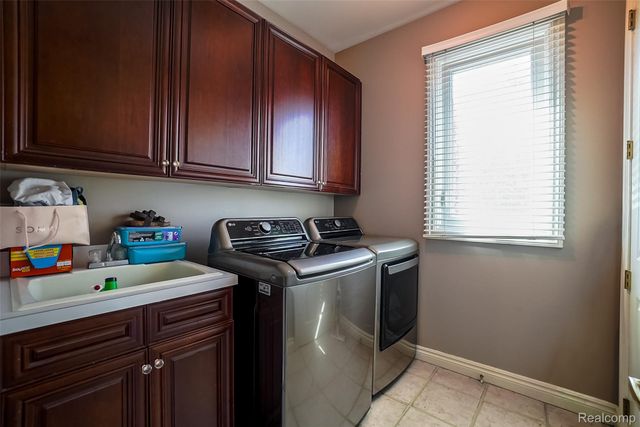 54182 Queensborough Drive, Shelby Charter Township, MI 48315