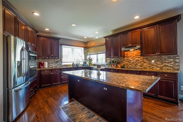 54182 Queensborough Drive, Shelby Charter Township, MI 48315