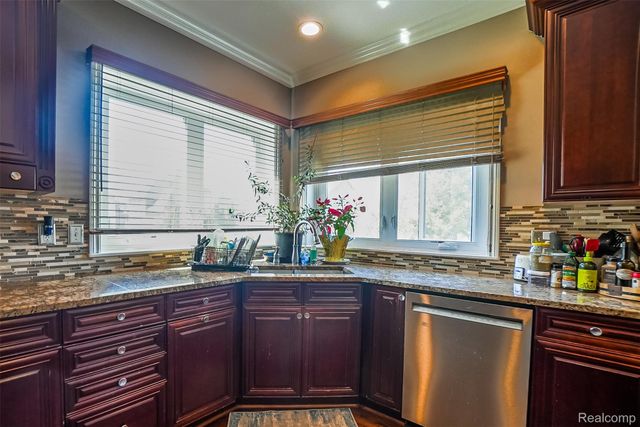 54182 Queensborough Drive, Shelby Charter Township, MI 48315