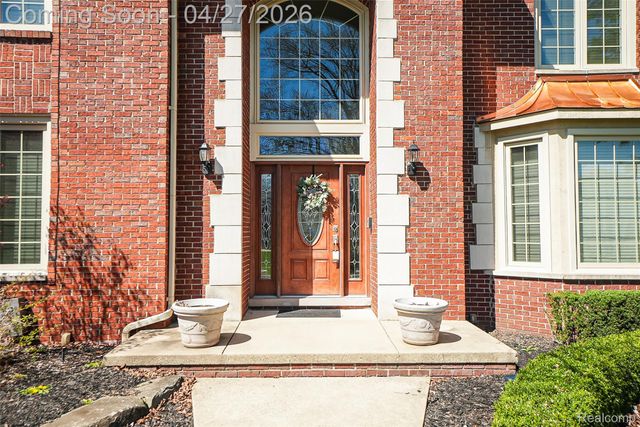 54182 Queensborough Drive, Shelby Charter Township, MI 48315