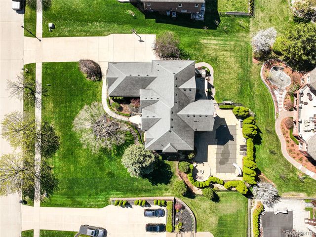 54182 Queensborough Drive, Shelby Charter Township, MI 48315