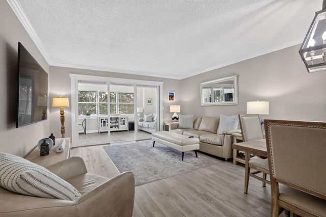 3951 Via Poinciana 209, Lake Worth, FL 33467