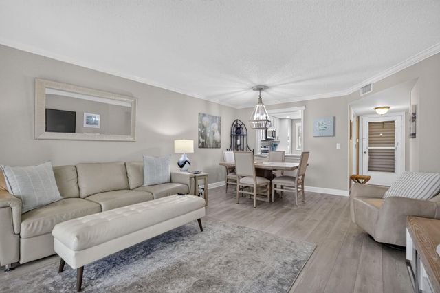 3951 Via Poinciana 209, Lake Worth, FL 33467
