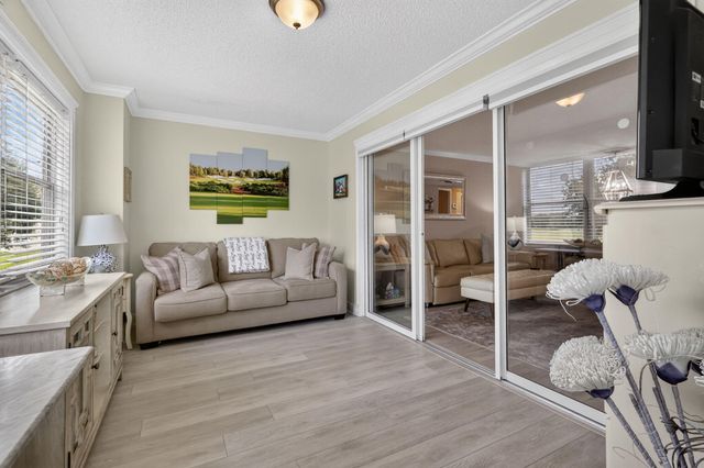 3951 Via Poinciana 209, Lake Worth, FL 33467