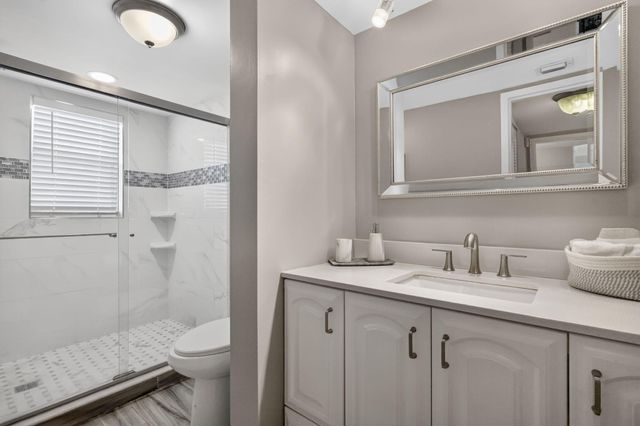 3951 Via Poinciana 209, Lake Worth, FL 33467