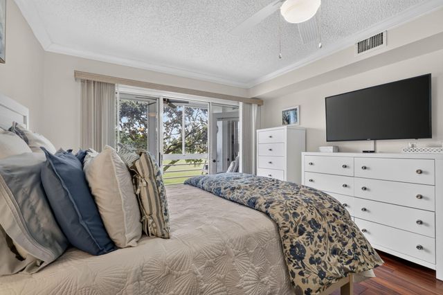 3951 Via Poinciana 209, Lake Worth, FL 33467