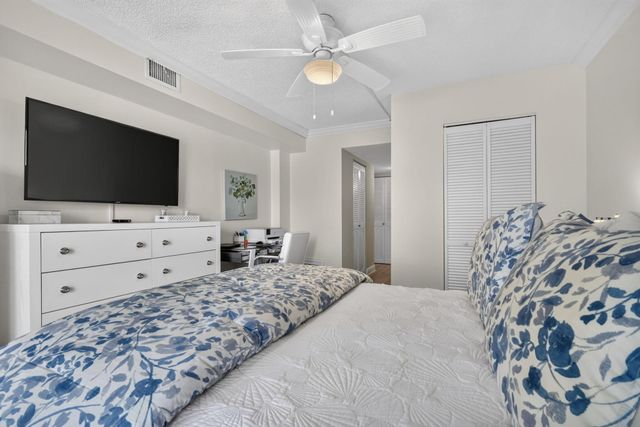 3951 Via Poinciana 209, Lake Worth, FL 33467