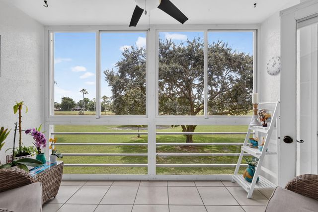 3951 Via Poinciana 209, Lake Worth, FL 33467