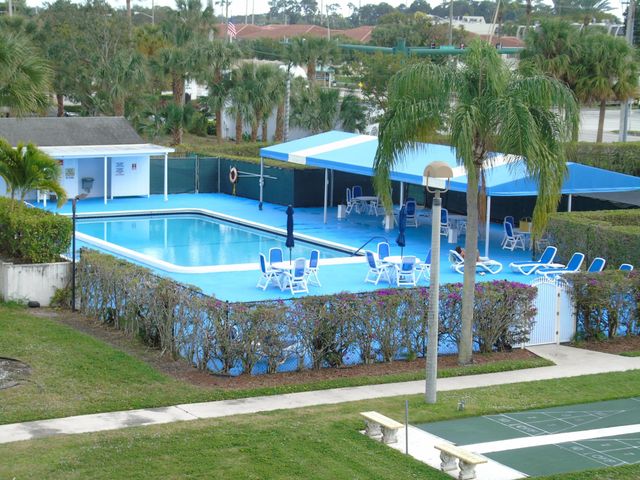 3951 Via Poinciana 209, Lake Worth, FL 33467