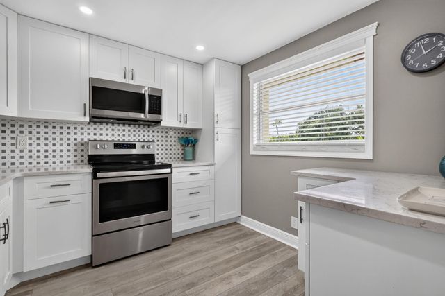 3951 Via Poinciana 209, Lake Worth, FL 33467