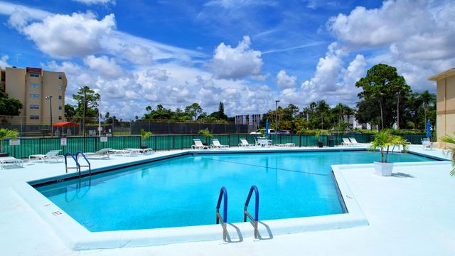 3951 Via Poinciana 209, Lake Worth, FL 33467