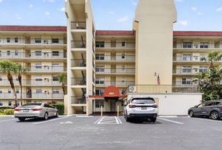 3951 Via Poinciana 209, Lake Worth, FL 33467