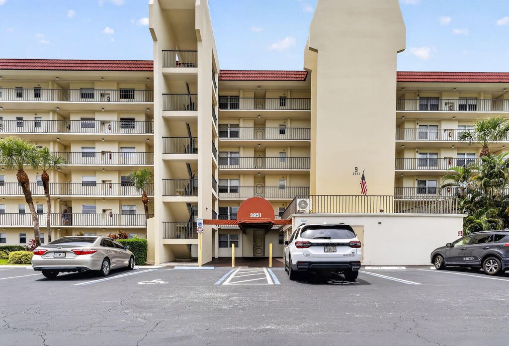 3951 Via Poinciana 209, Lake Worth, FL 33467