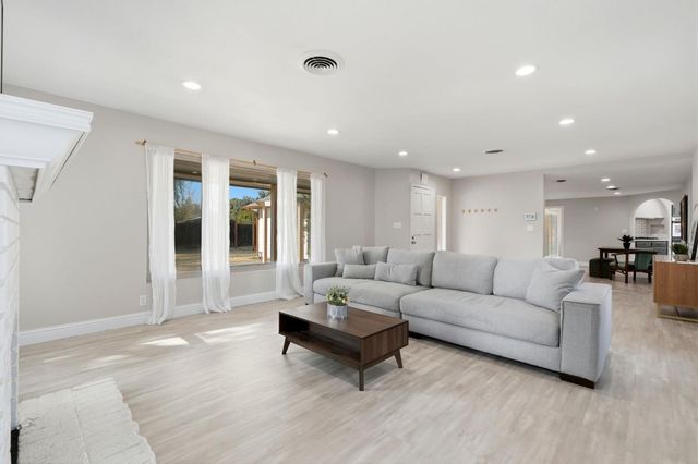 610 W Barstow, Fresno, CA 93704