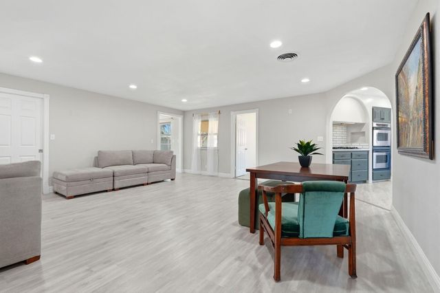 610 W Barstow, Fresno, CA 93704