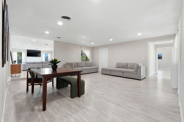 610 W Barstow, Fresno, CA 93704