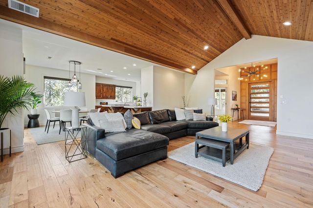 3374 NW Windwood Way, Bend, OR 97703