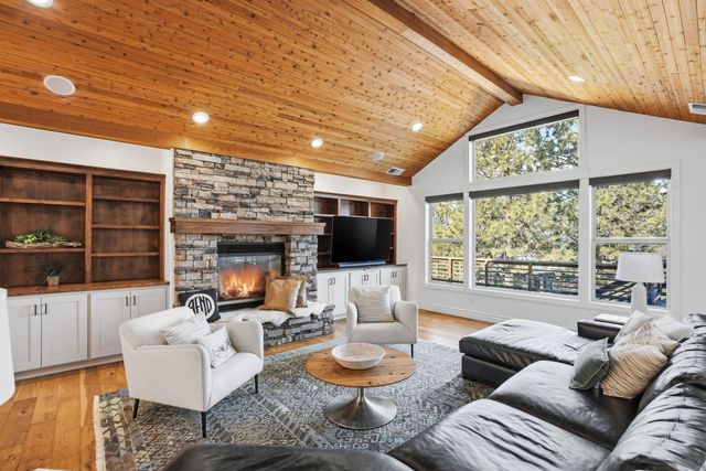 3374 NW Windwood Way, Bend, OR 97703