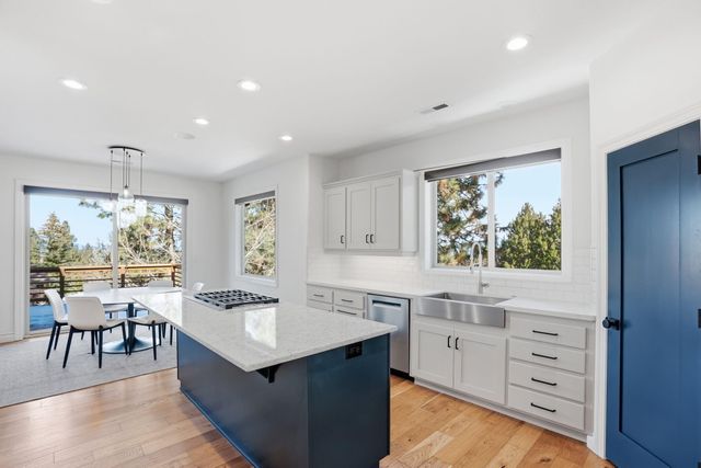 3374 NW Windwood Way, Bend, OR 97703