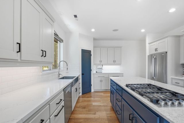 3374 NW Windwood Way, Bend, OR 97703