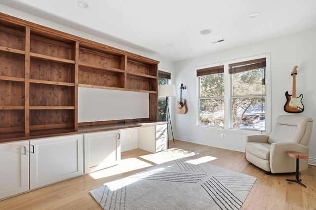 3374 NW Windwood Way, Bend, OR 97703