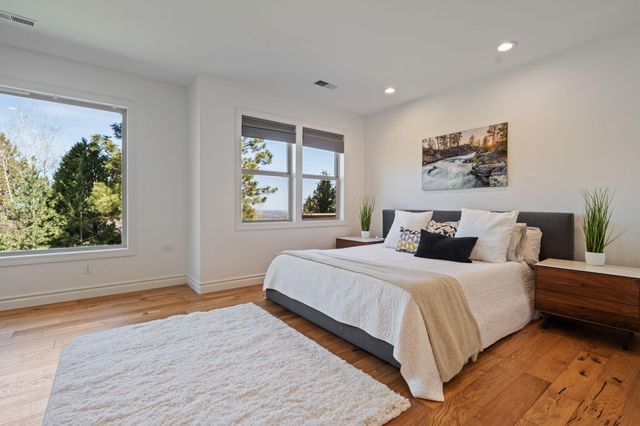 3374 NW Windwood Way, Bend, OR 97703