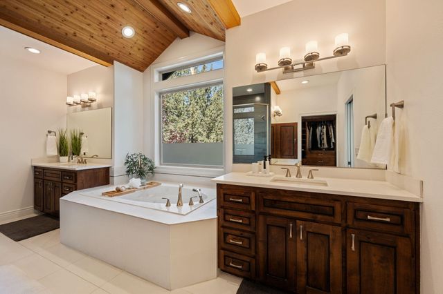 3374 NW Windwood Way, Bend, OR 97703